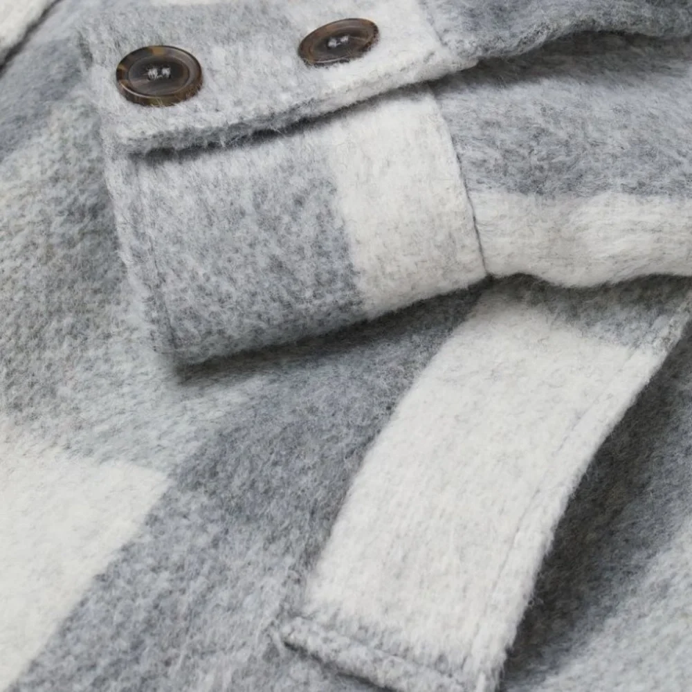 H&M • BLOGGERS FAVORITE Long Oversized Shacket Coat in Gray & White Plaid - Picture 5 of 16